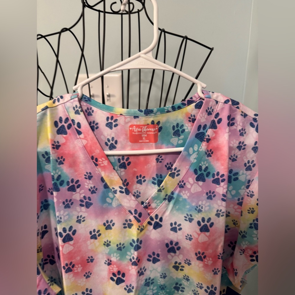 Zavate Ava Therese Just Pawfect Women's 2-Pocket V-Neck Scrub Top Extra Large XL - Picture 2 of 12